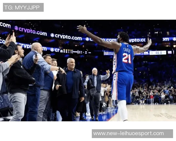 哈登三分首球遭格莱姆斯肘击裁判未作判罚引争议